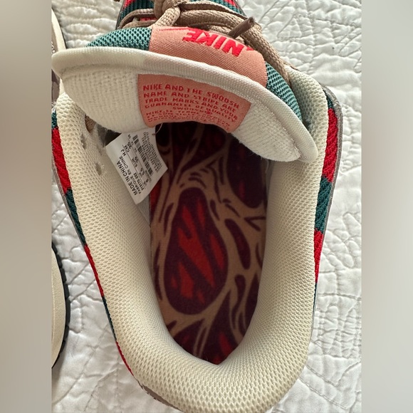 Nike SB Dunks red/khaki/green Freddy Krueger Women’s 8 - Picture 2 of 7